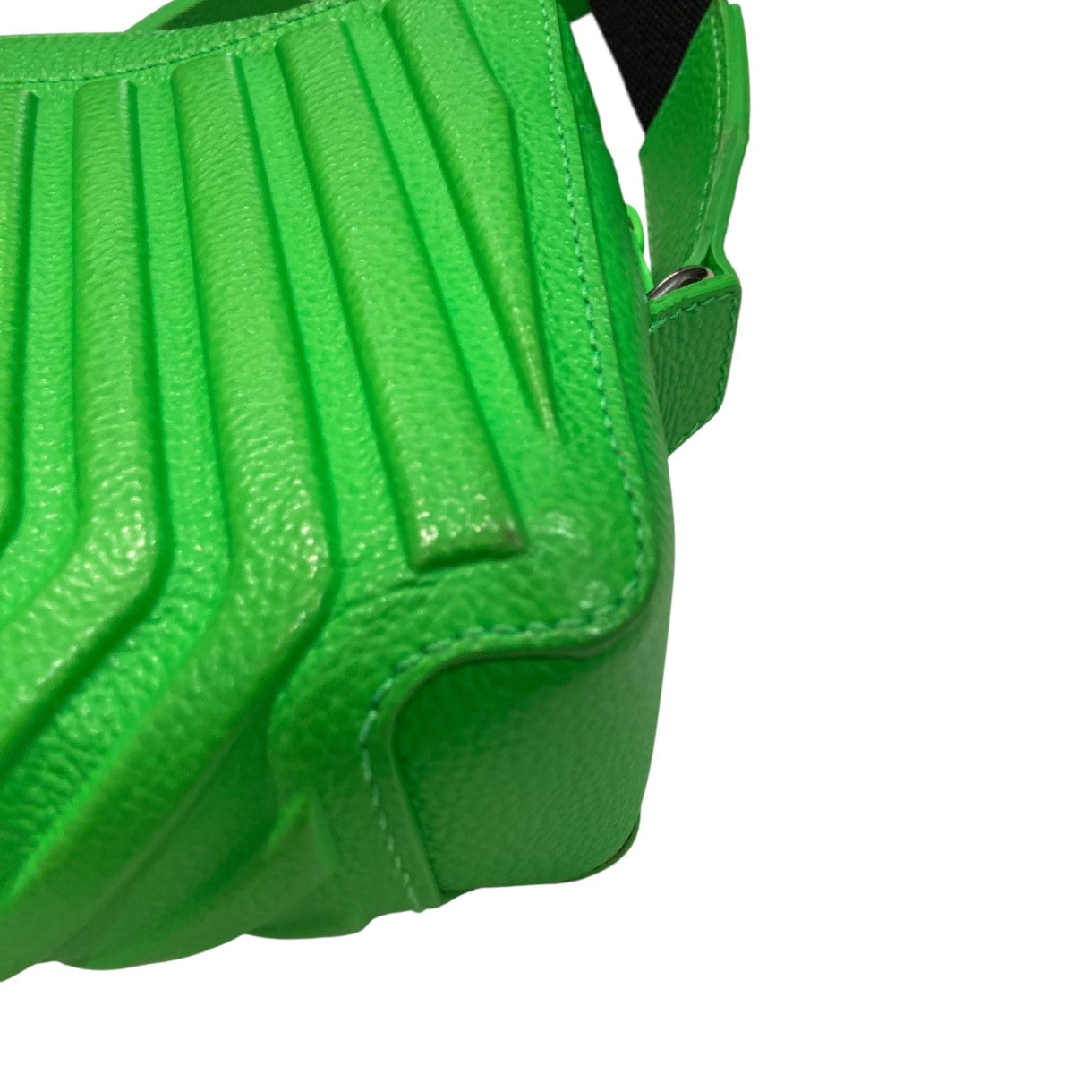 BALENCIAGA(バレンシアガ) CAR CAMERA BAGミニショルダーバッグ 693542