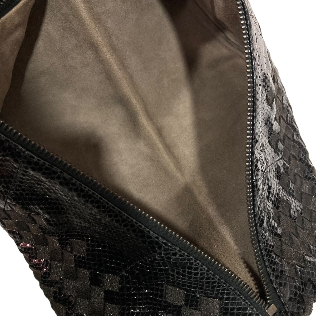 BOTTEGA VENETA(ボッテガヴェネタ) パイソンレザークラッチ