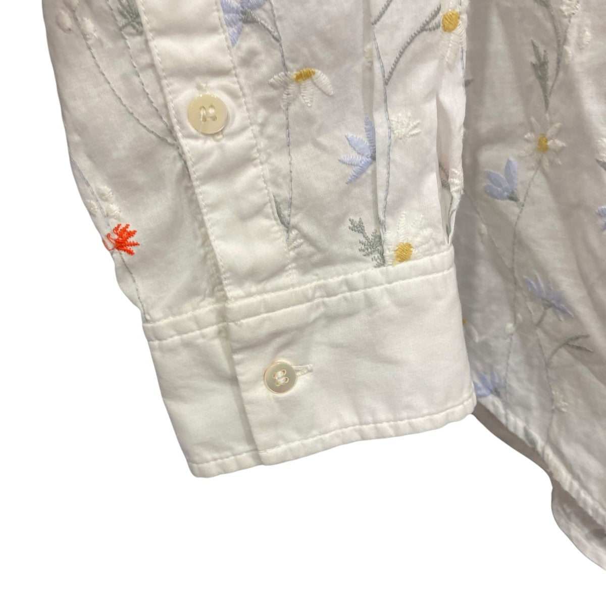 ユニ YUNI 小花刺繡 ノーカラー シャツ ブラウス トップス yuni（ユニ ）の「多色花刺繍wide シャツ（シャツ/ブラウス