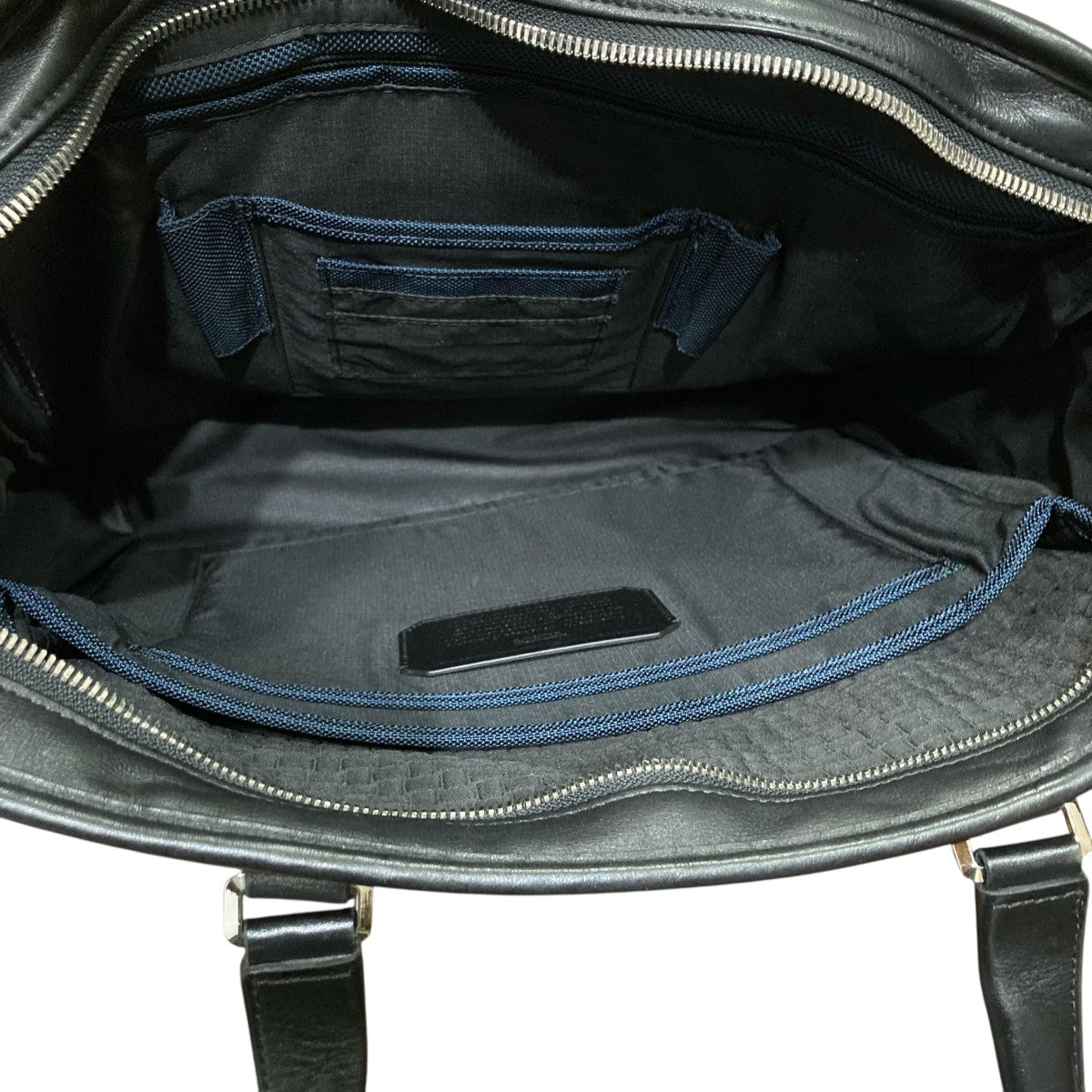 【新品未使用】TUMI ニーナ　ノース・サウストート　レザー　トートバッグ TUMI(トゥミ) ノース・サウス・トートレザートートバッグ 139250