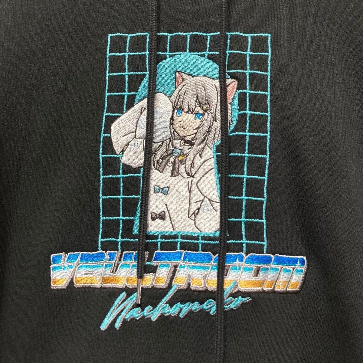 VAULTRROOM キャラクター刺繍 パーカー vaultroom(ボルトルーム) キャラクター刺繍 プルオーバーパーカー