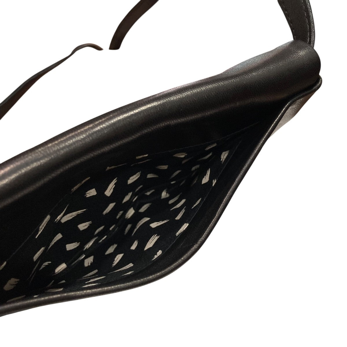 agnes b(アニエスベー) レザーショルダーバッグ ブラック｜【公式