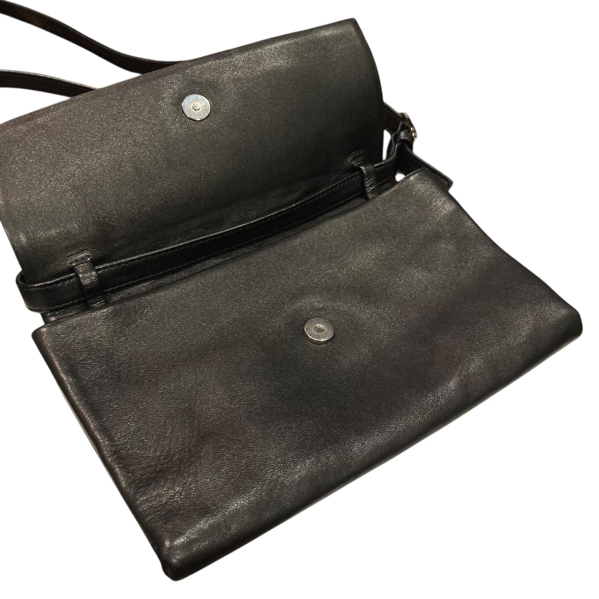 agnes b(アニエスベー) レザーショルダーバッグ ブラック｜【公式