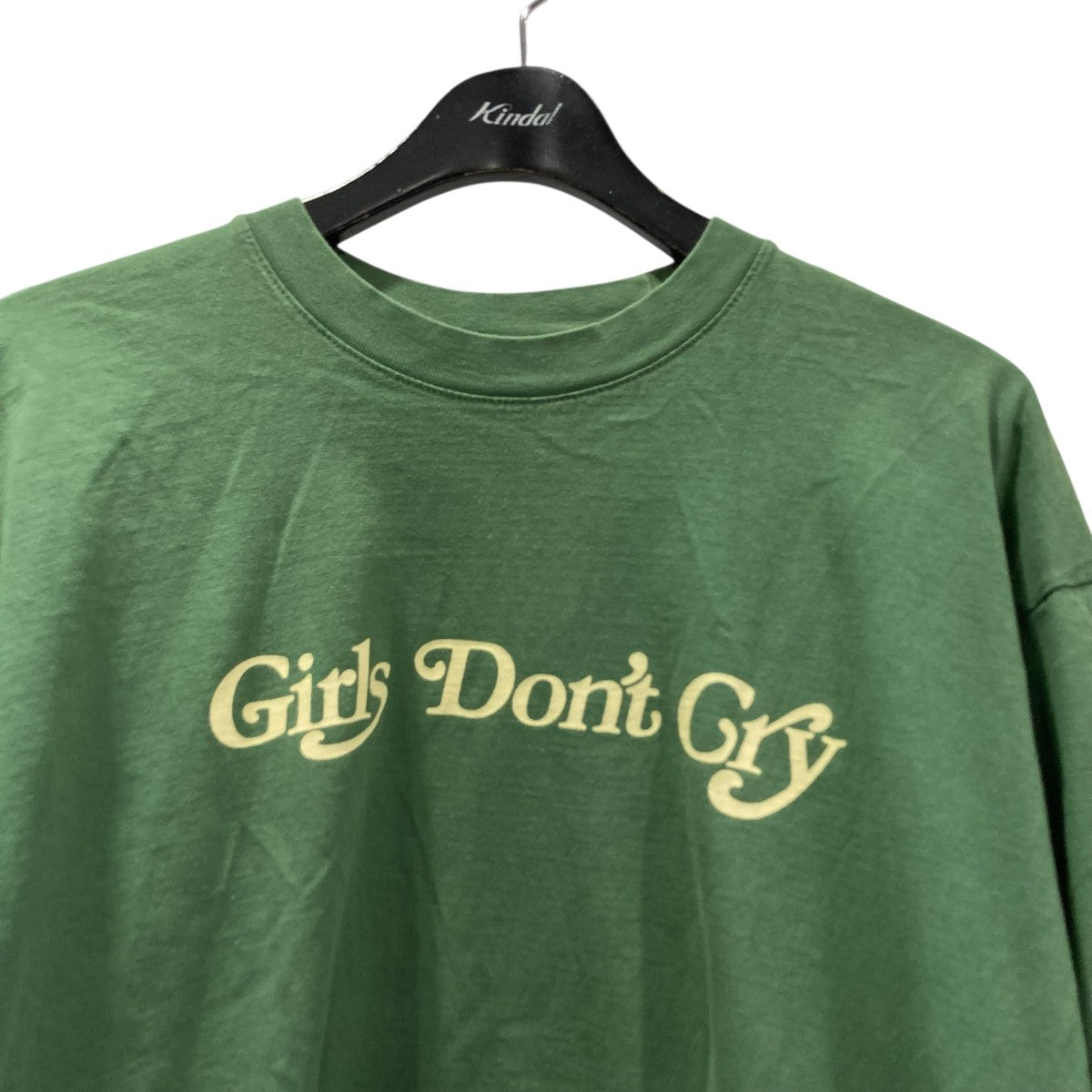 バックバタフライプリントTシャツ