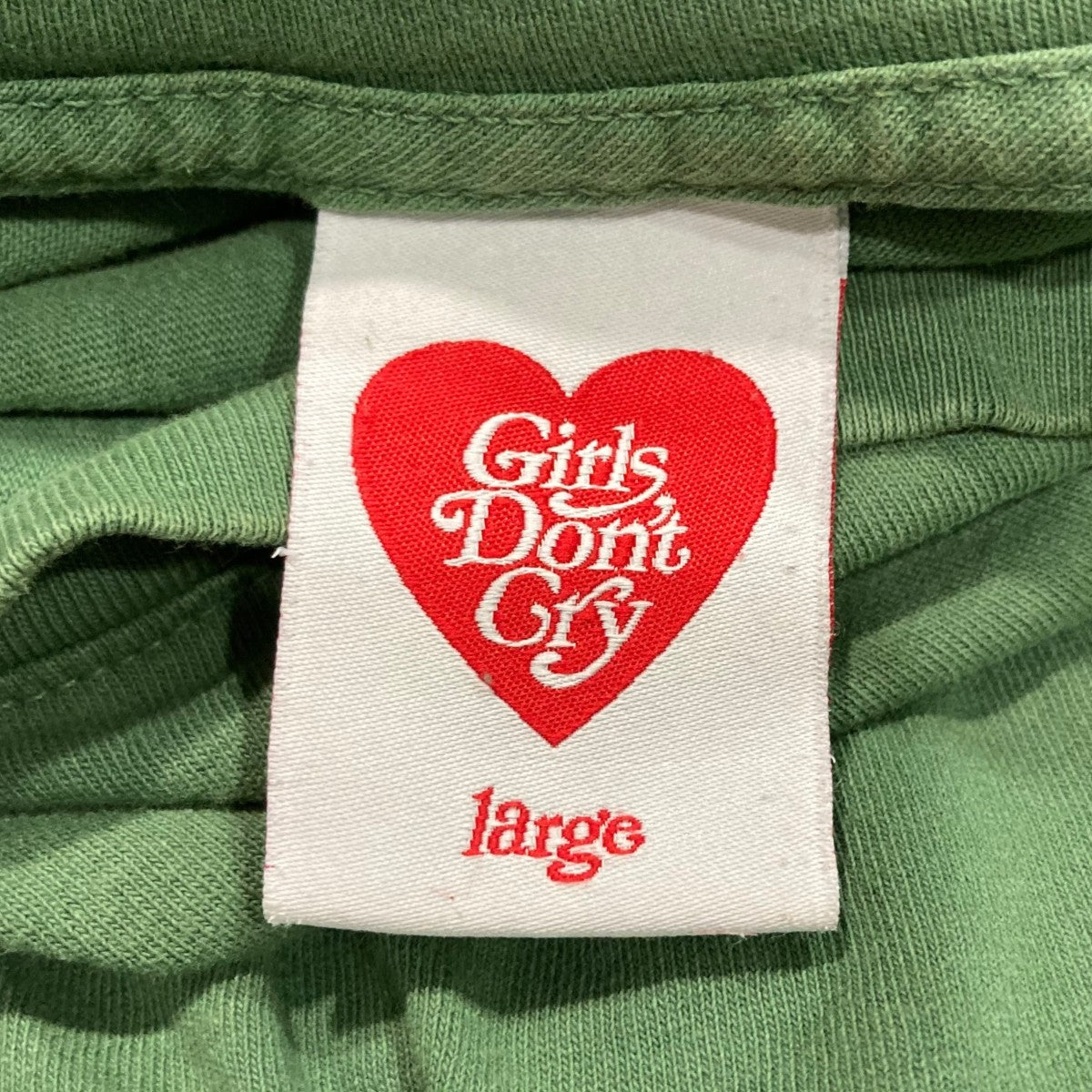 バックバタフライプリントTシャツ