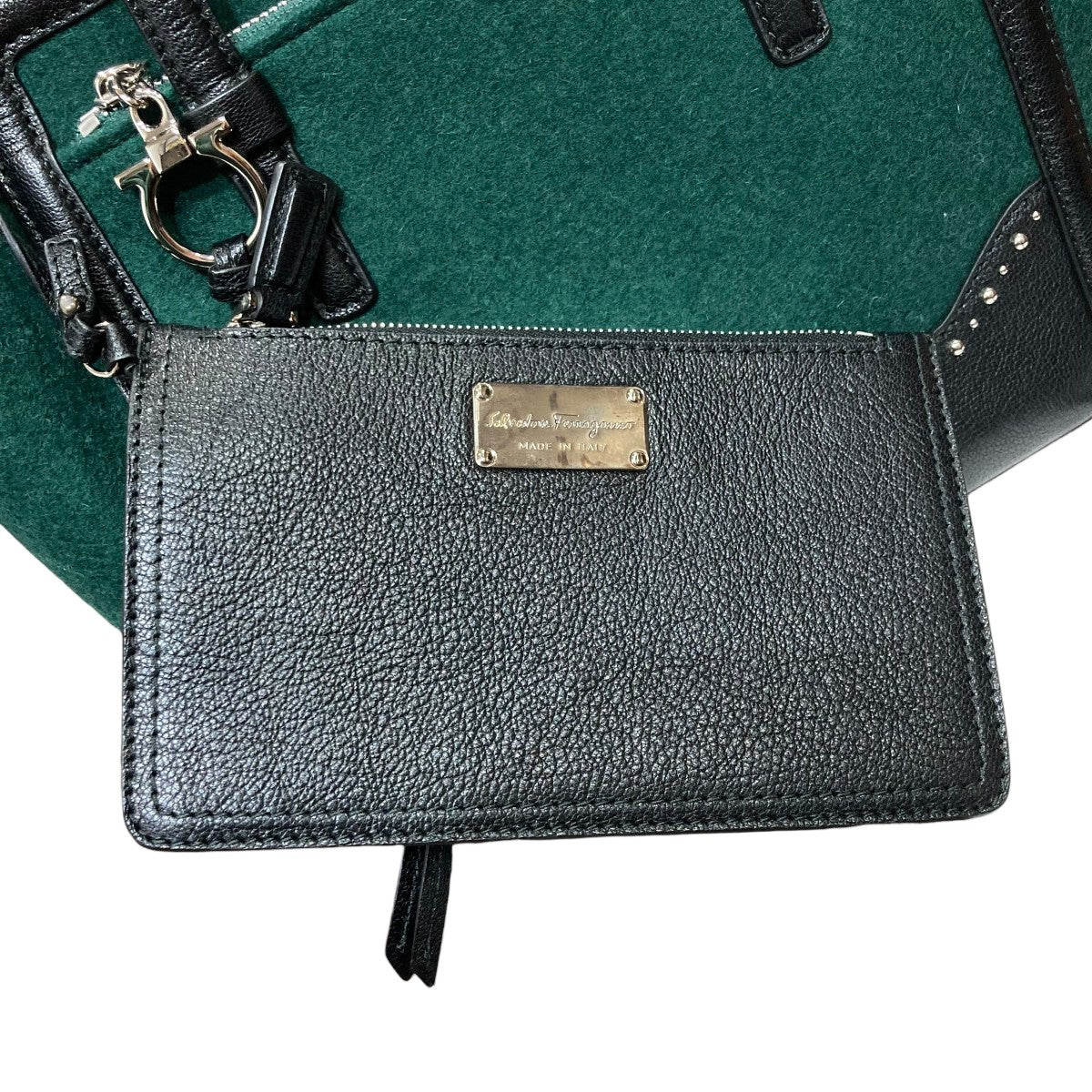 Salvatore Ferragamo(サルヴァトーレフェラガモ) エイミーフェルト切替