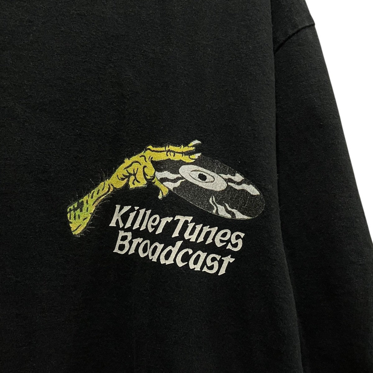 KILLER TUNES BROADCASTプリントTシャツ