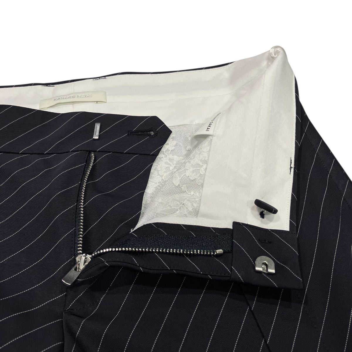 TRIPED BUTTON—UP TROUSERSストライプスラックスKS2601065