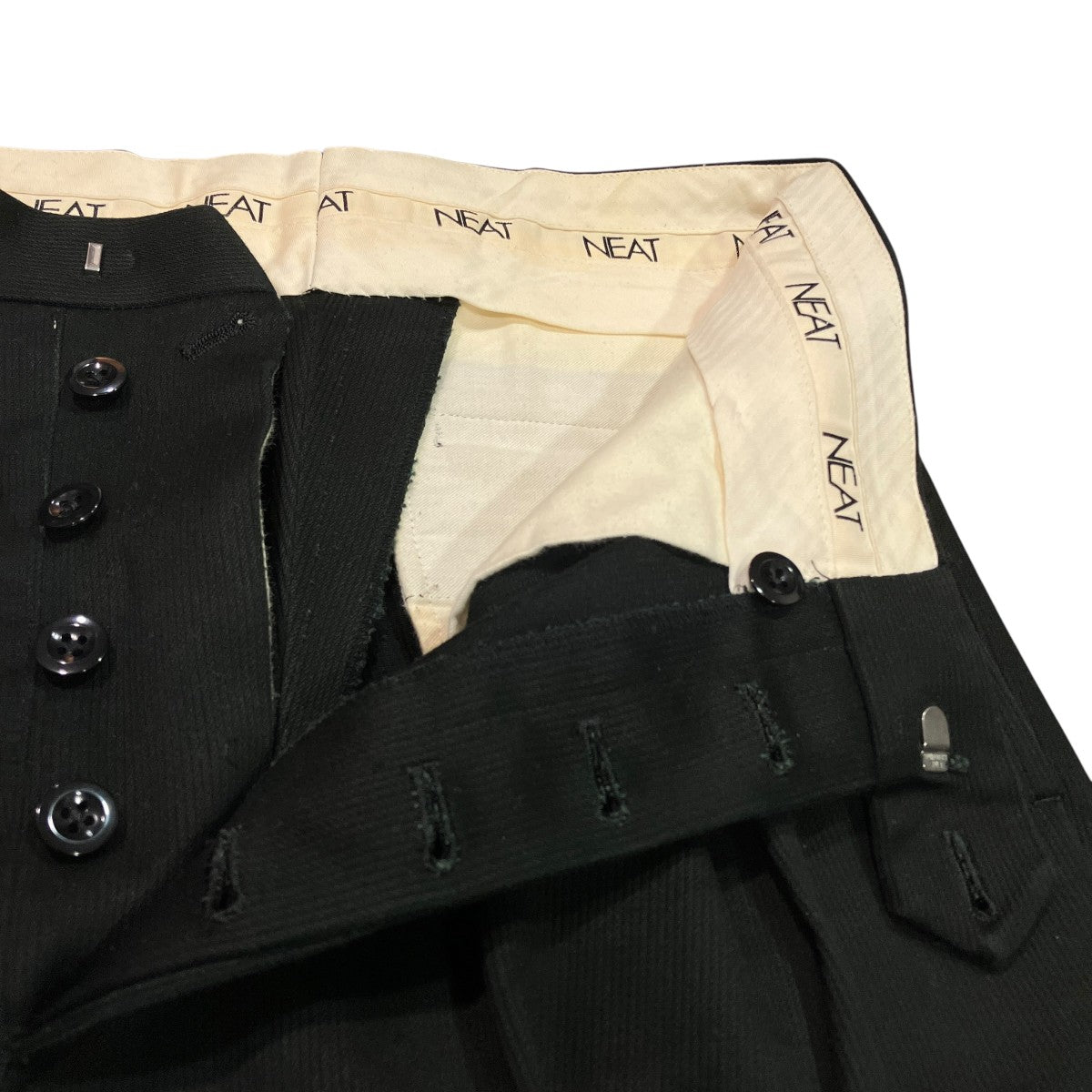COTTON PIQUE TAPEREDツータックスラックス