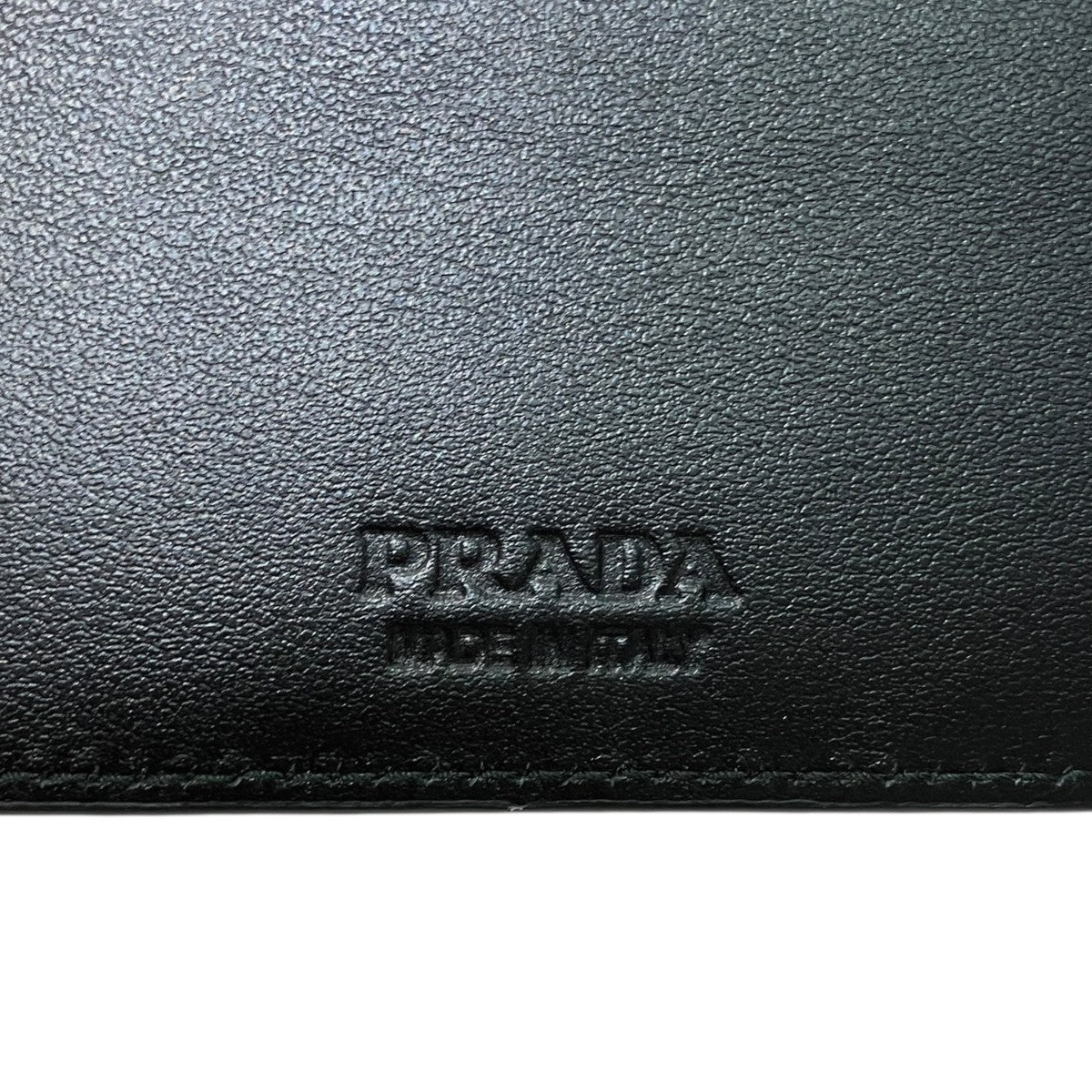 PRADA(プラダ) 2つ折り財布 ブラック｜【公式】カインドオルオンライン