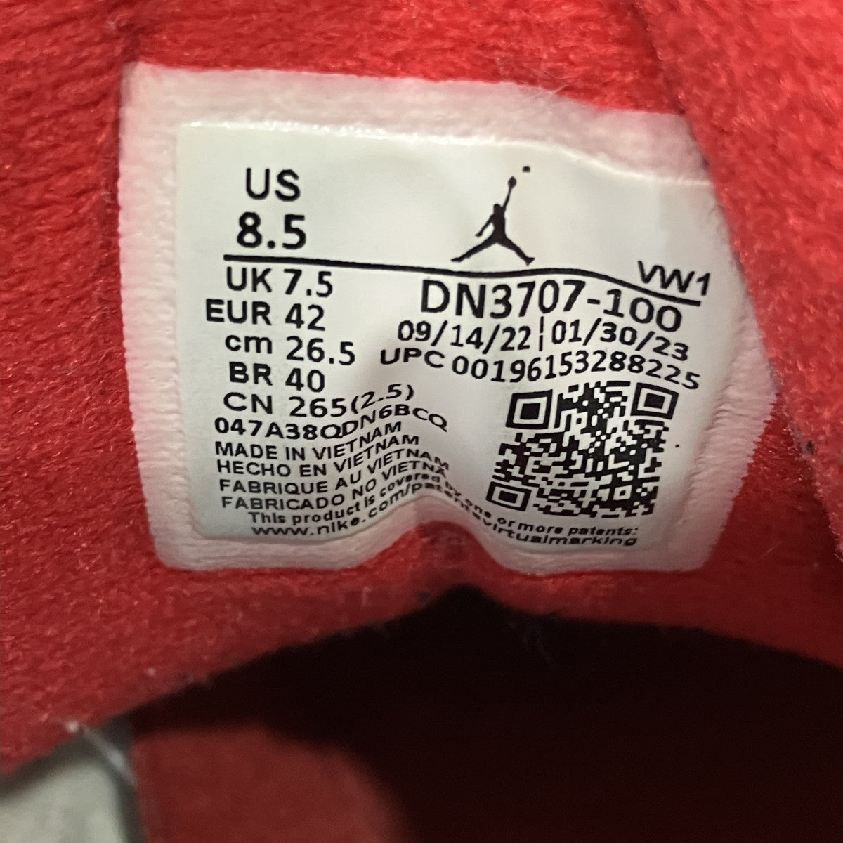 Air Jordan 3 RetroスニーカーDN3707-100