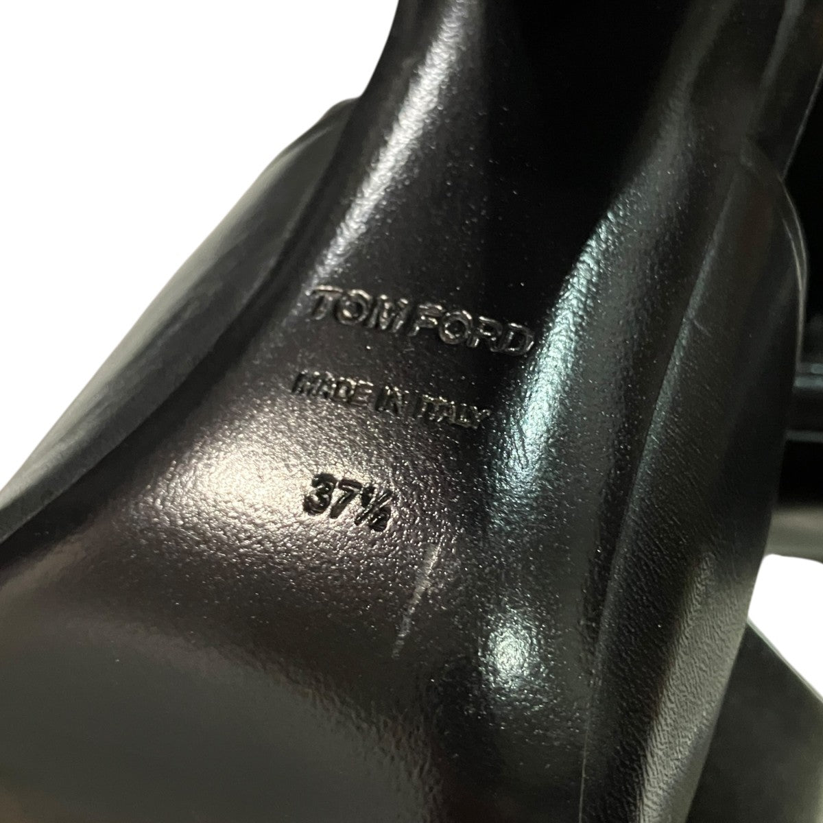 バックル付きレザーサンダル