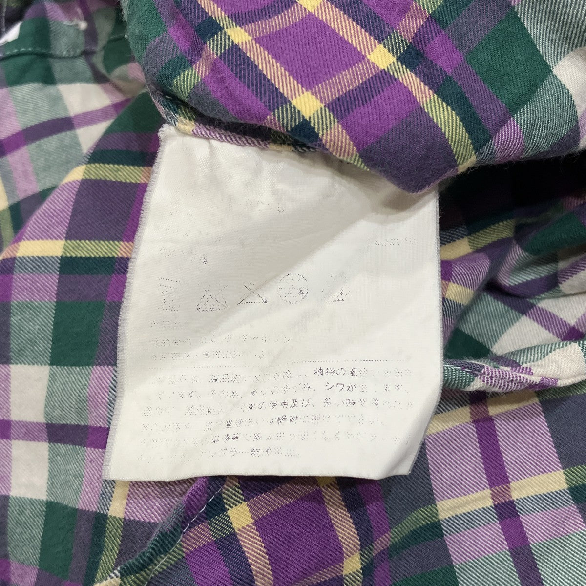 チェックシャツ