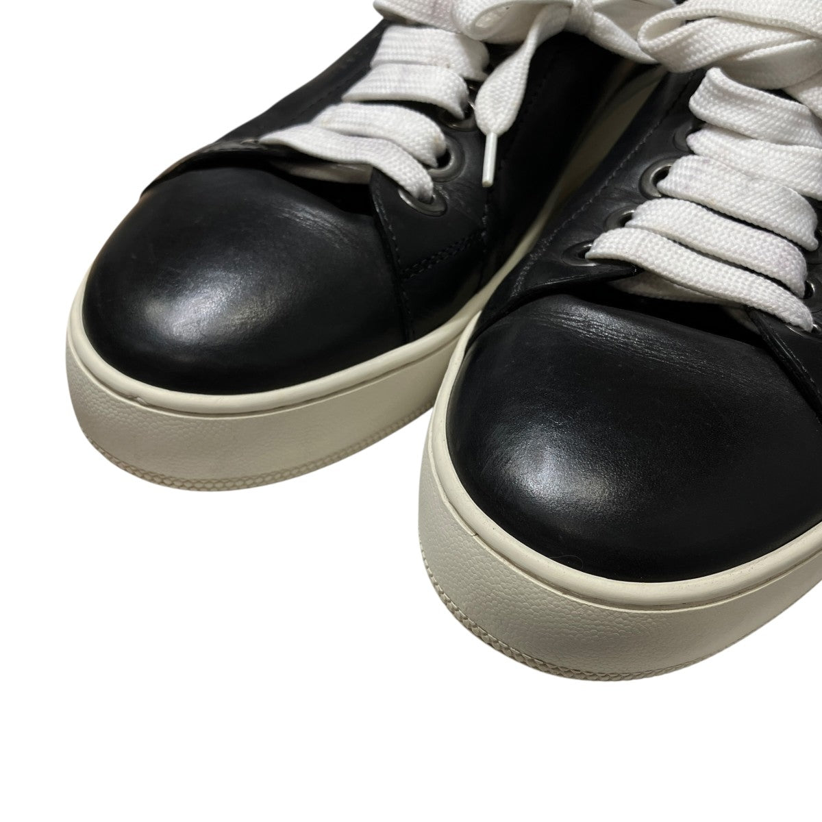 スニーカーA87090