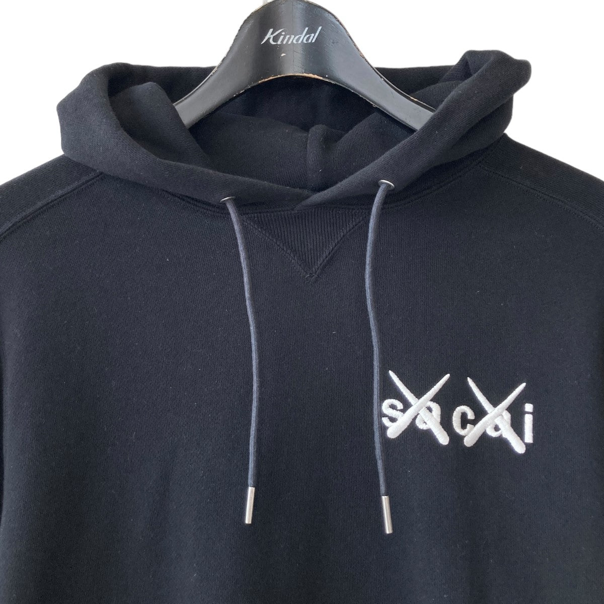 sacai×KAWS 21SSEmbroidery Hoodieプルオーバーパーカー21-0283S 21-0283S ブラック サイズ  2｜【公式】カインドオルオンライン ブランド古着・中古通販【kindal】