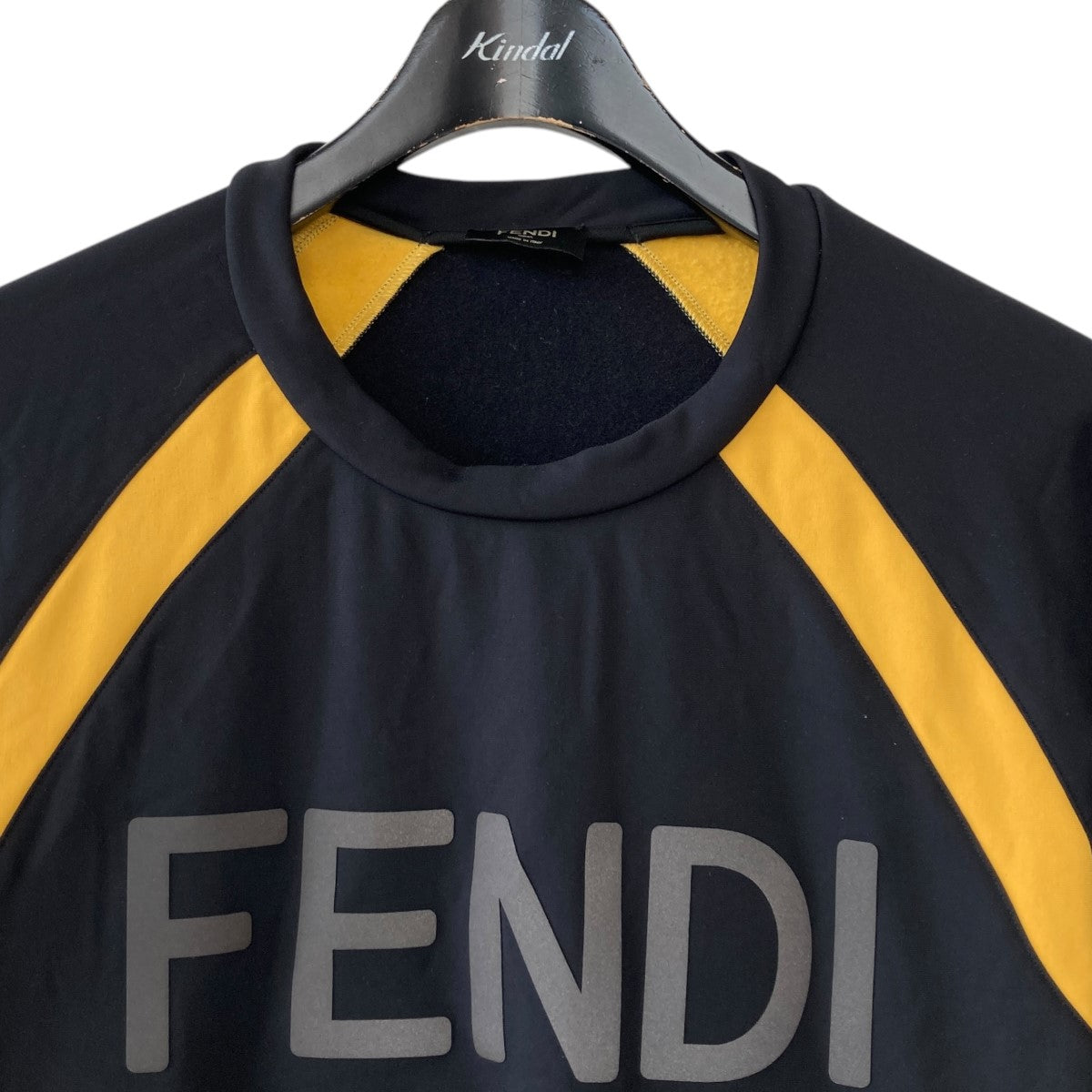 フェンディの20AW ショルダーライン ロゴ クルーネックカットソー FAF598 AECPです。 FENDI トップス 古着・中古アイテム