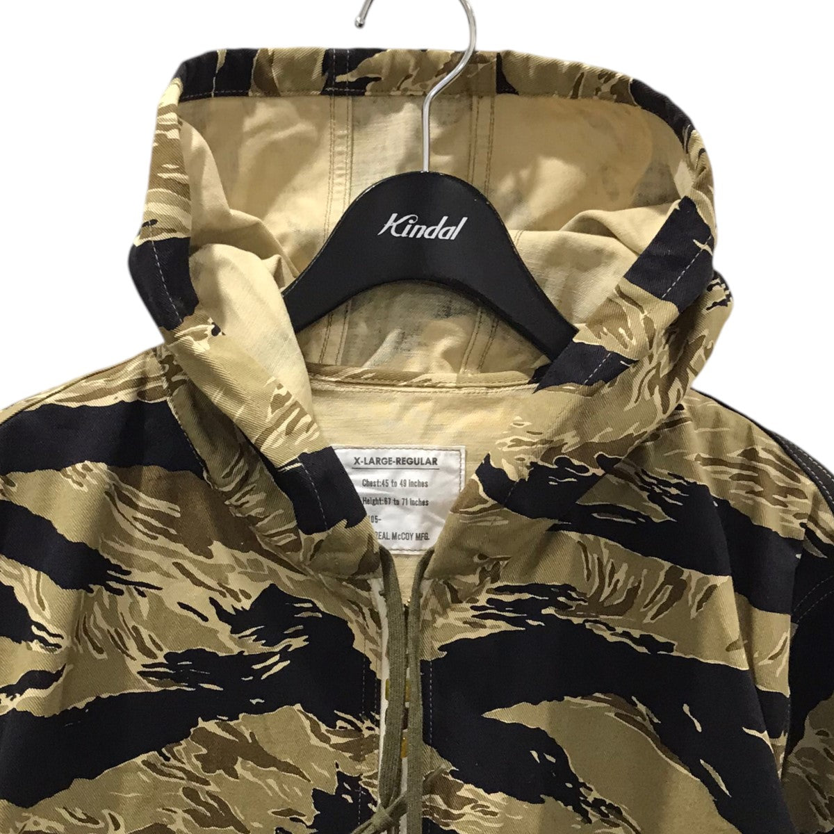 リアルマッコイズのタイガーカモ柄 ジップアップフーデッドジャケット TIGER CAMOUFLAGE PARKA タイガーカモフラージュパーカーです。 THE REAL McCOY’S 古着・中古 アウター アイテム