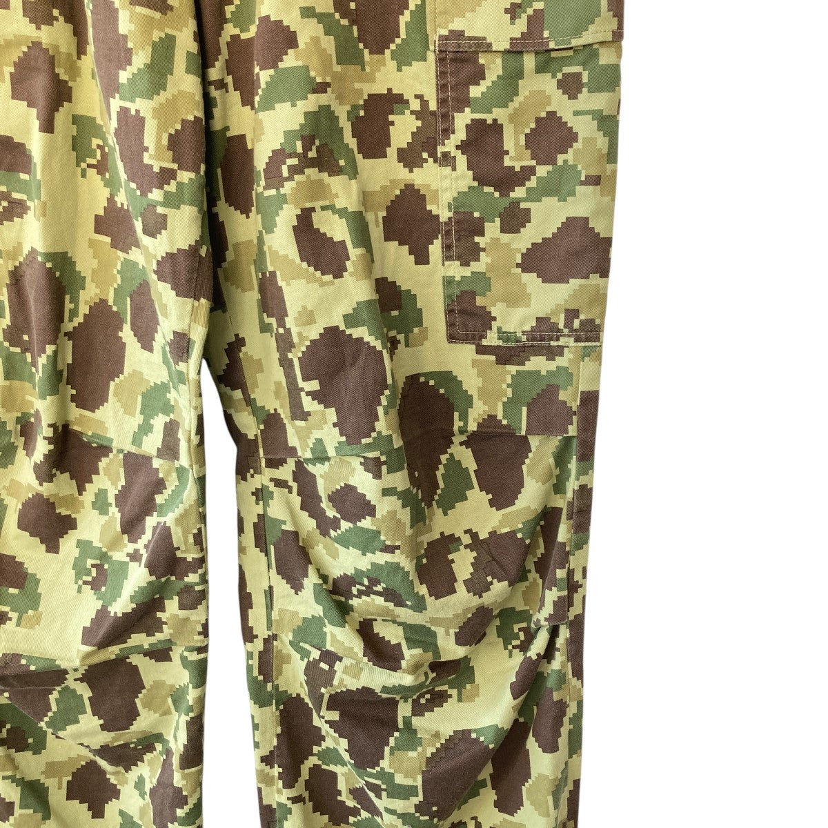 カイコーのSUCCETION CARGO PANTS カモフラ パンツ KAIKO-22-024です。 KAIKO ボトムス 古着・中古アイテム