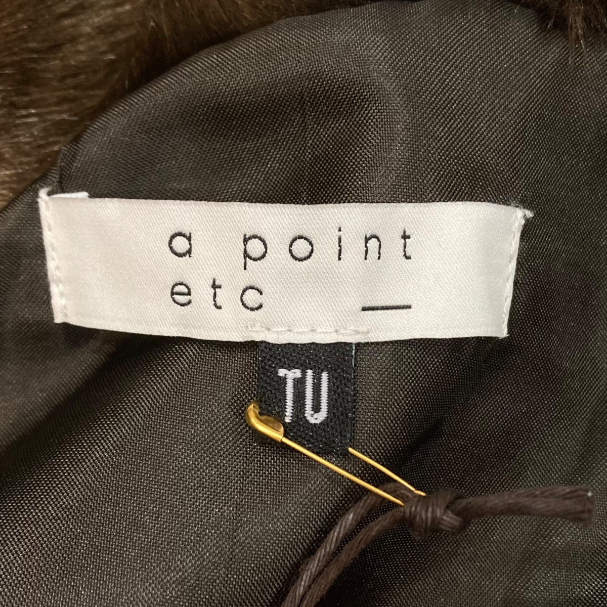 a point etc 古着・中古 アポワンウテセのGILET TARA フェイクファーベストです。