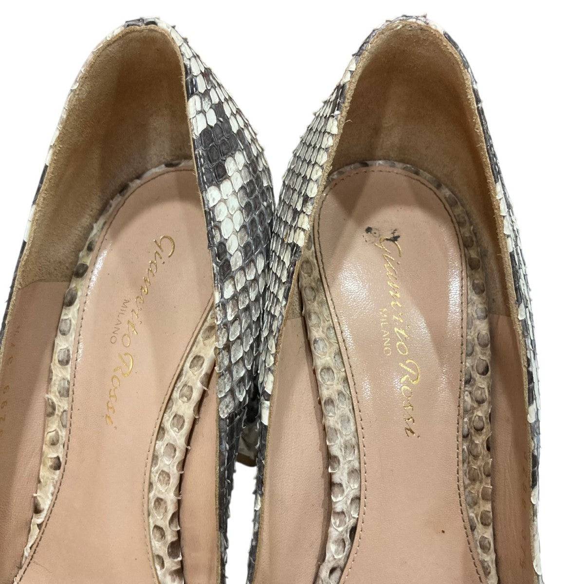 Gianvito Rossi(ジャンヴィトロッシ) パイソン柄ラウンドトゥ ヒール