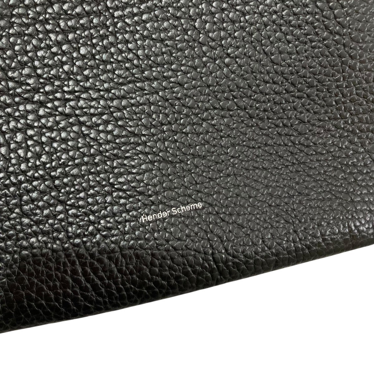 Hender Scheme ブラックレザーショルダーバッグ Hender Scheme ブラック レザーショルダーバッグ エンダー