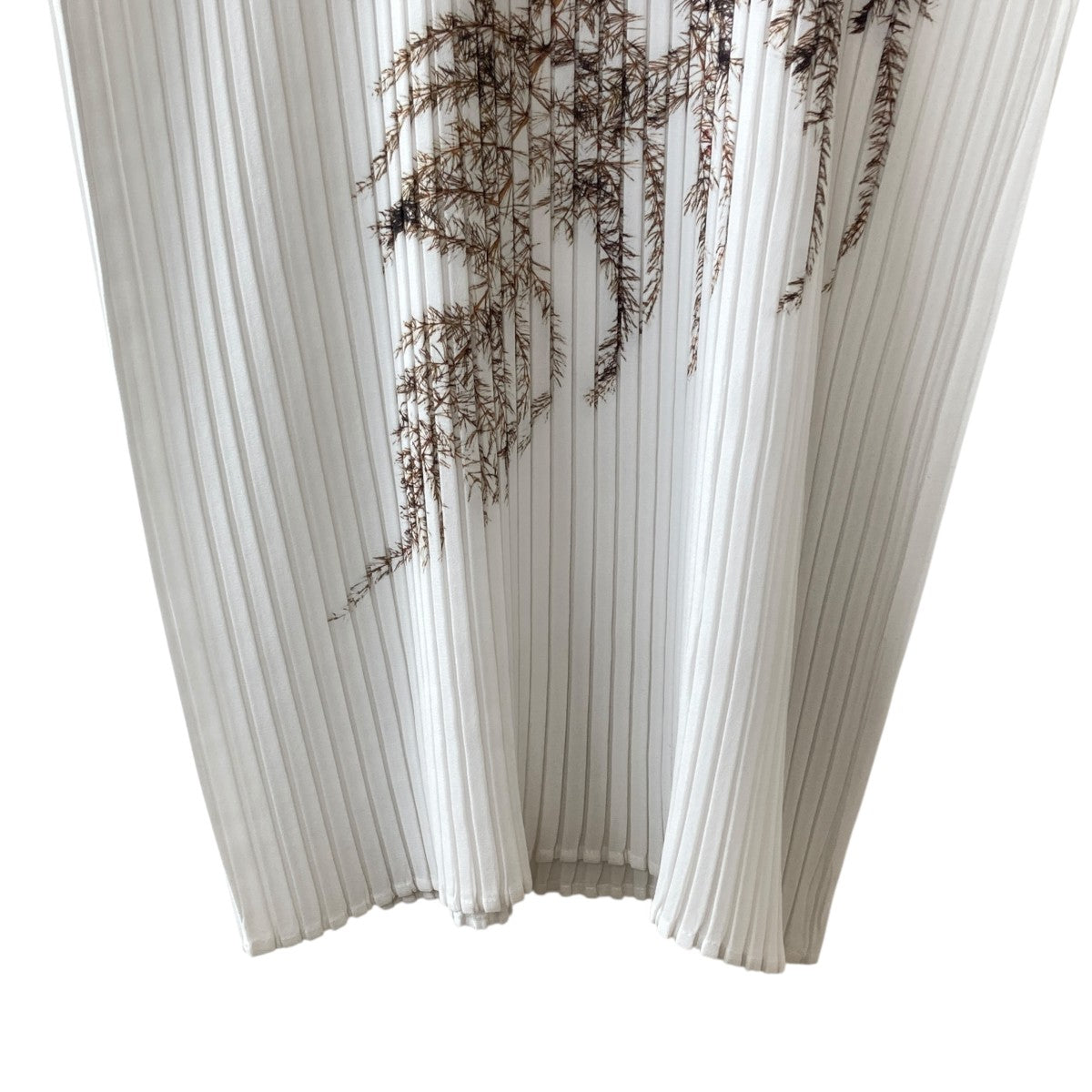 ISSEY MIYAKE　ホワイト　フリル　ワンピース　ドレス　ノースリーブ ISSEY MIYAKEホワイトフリルワンピースドレスノースリーブ