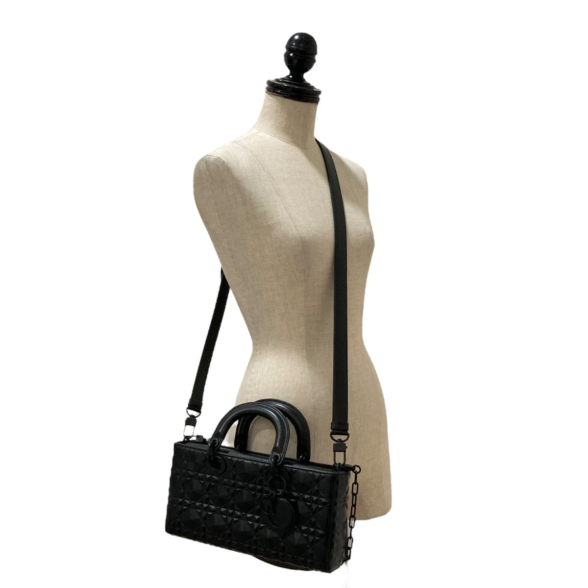 Dior ブラック ショルダーバッグ Christian Dior Black Matte Lady Dior Bag ○ Labellov ○ Buy