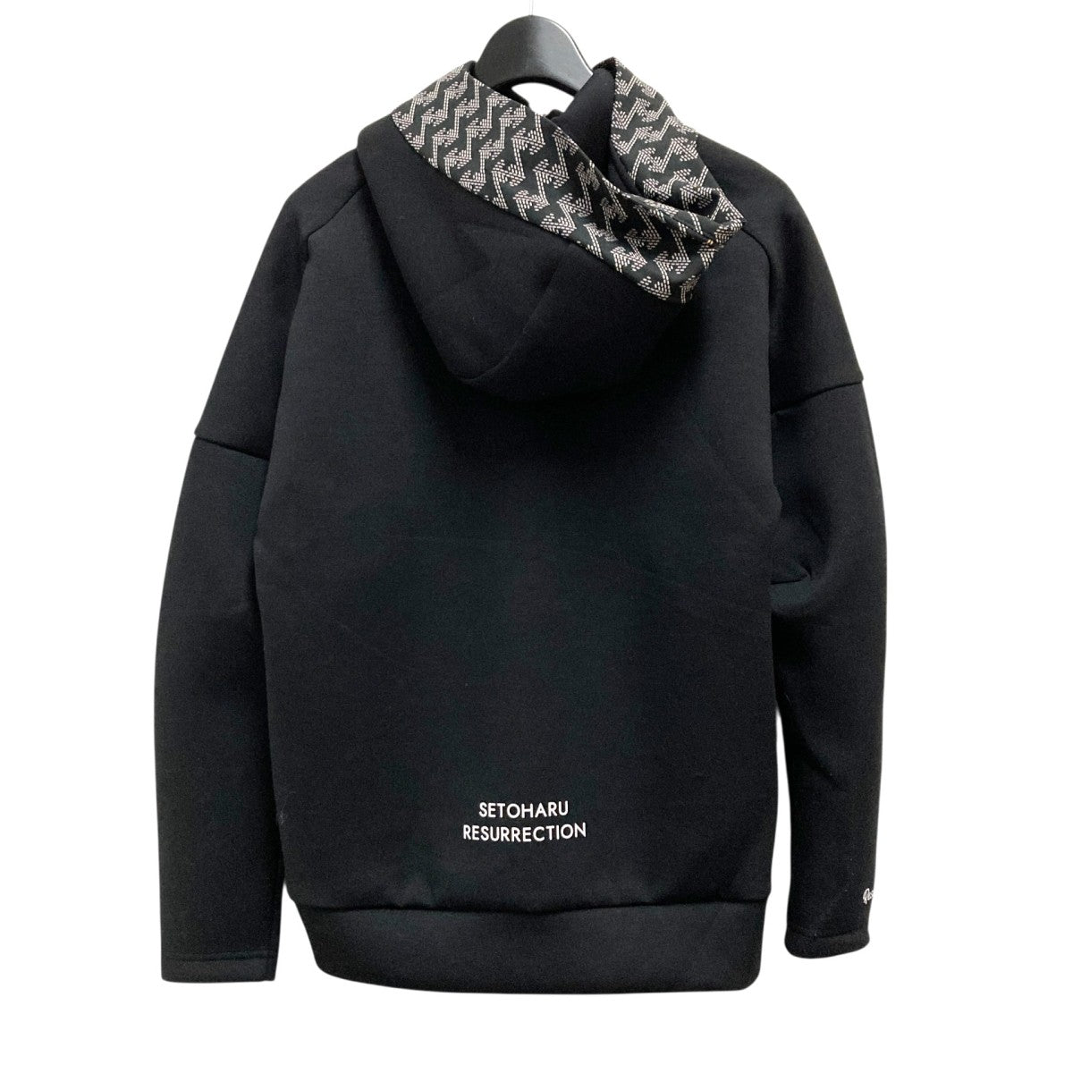 レザレクションと、せとはること瀬戸晴加さんとのコラボの限定