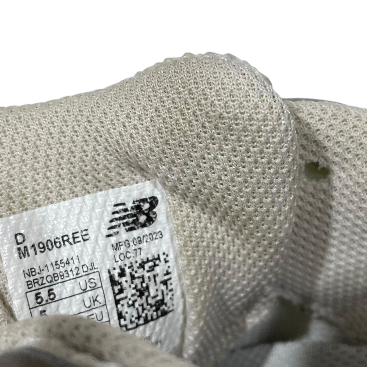 スニーカー M1906REE