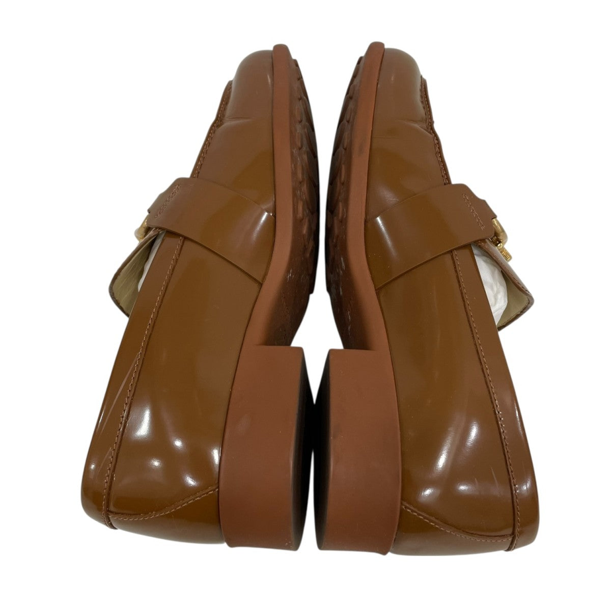 パテントレザーローファー