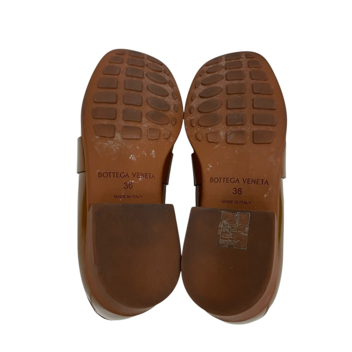 パテントレザーローファー