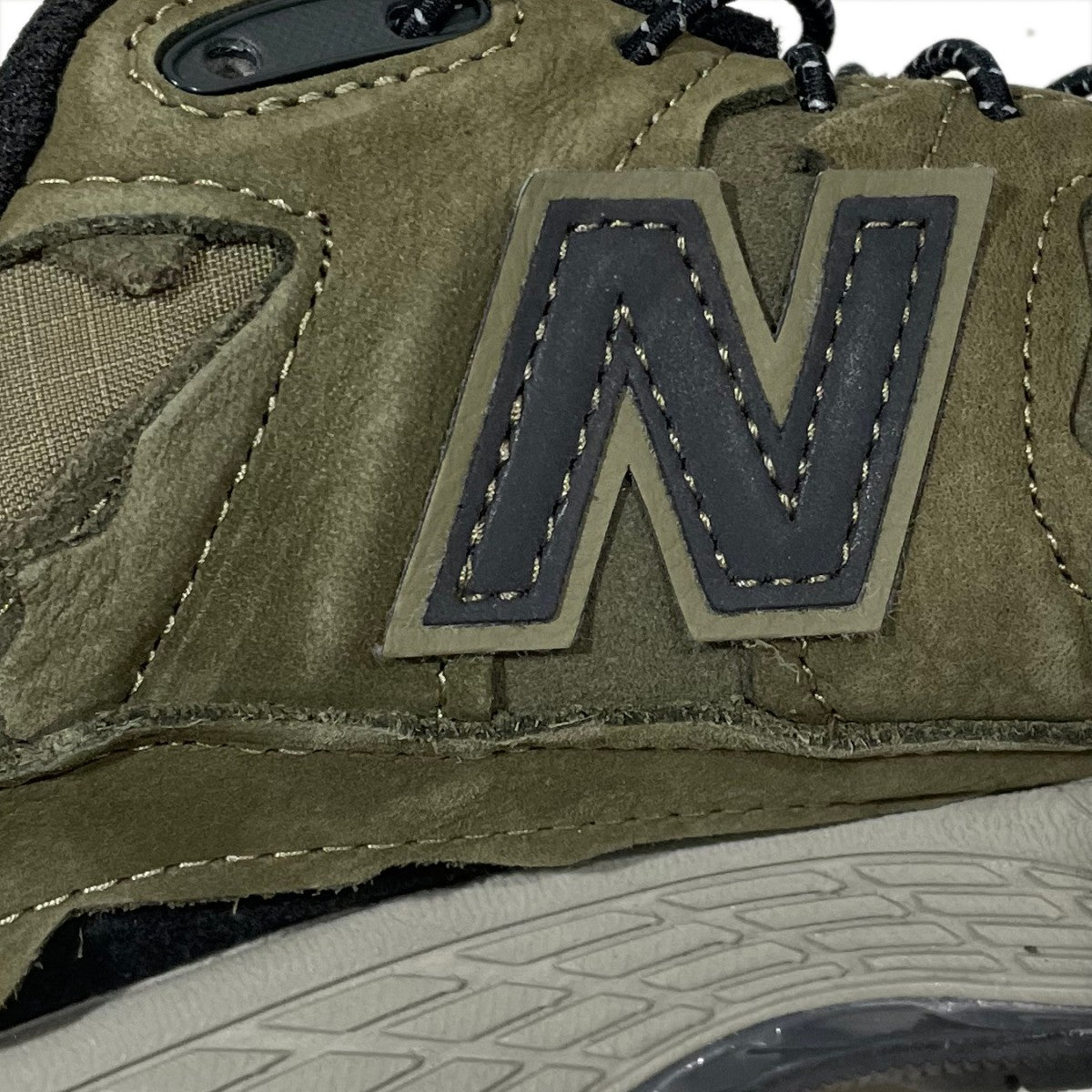 スニーカー M2002RDN