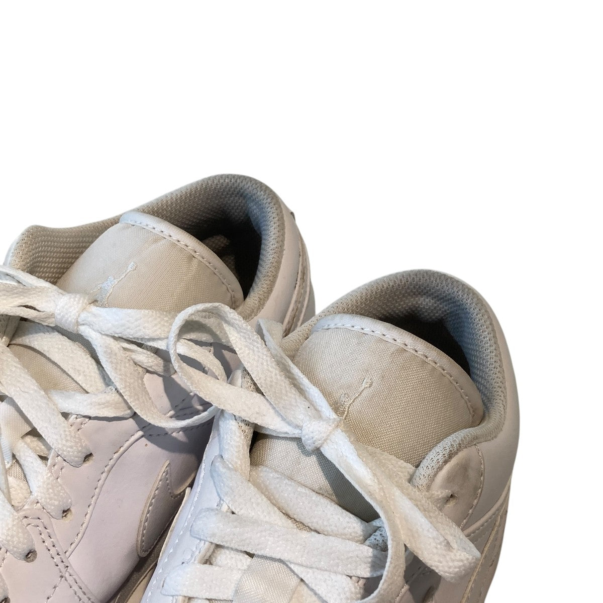 Air Jordan 1 Low Triple Whiteハイカットスニーカー553558-136