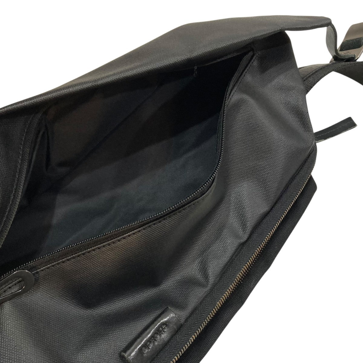 Isarauショルダーバッグ