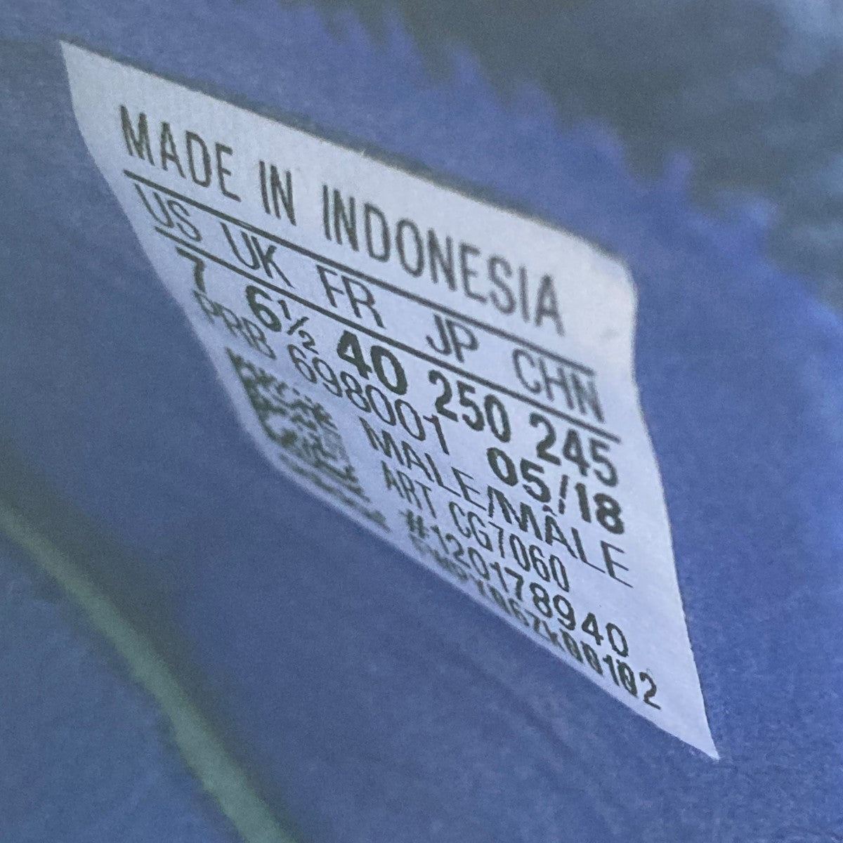 スニーカーCG7060