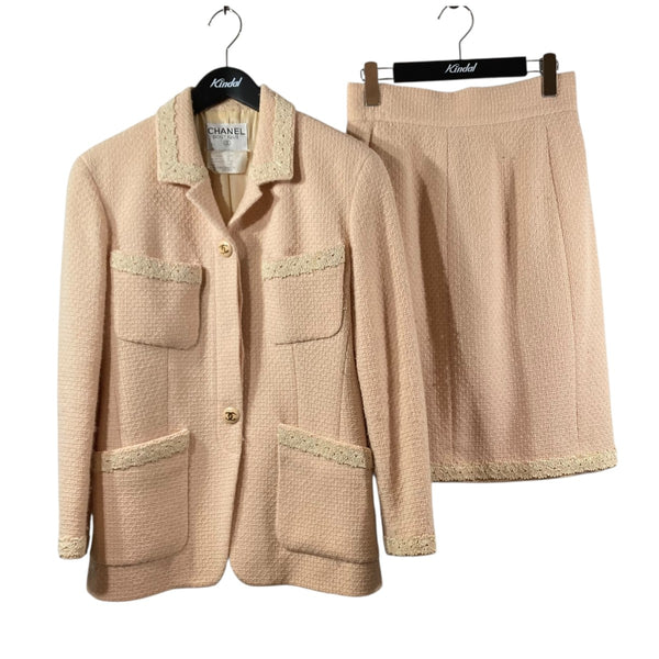 CHANEL ピンク・ホワイト セットアップスーツ　コサージュ、インナー付 CHANEL ピンク・ホワイト セットアップスーツコサージュ、インナー付