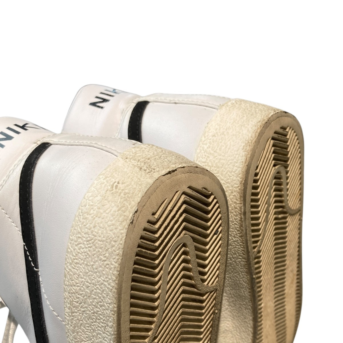 Blazer Mid ’77 VintageハイカットスニーカーBQ6806-100