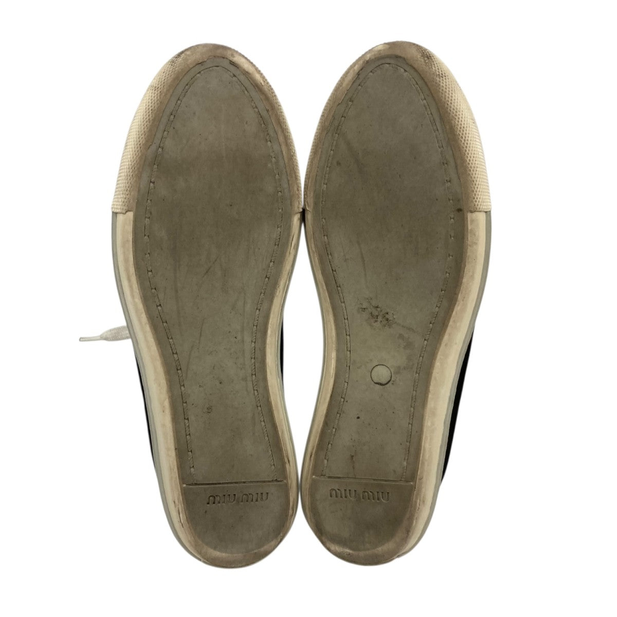 メタリックトゥスニーカー