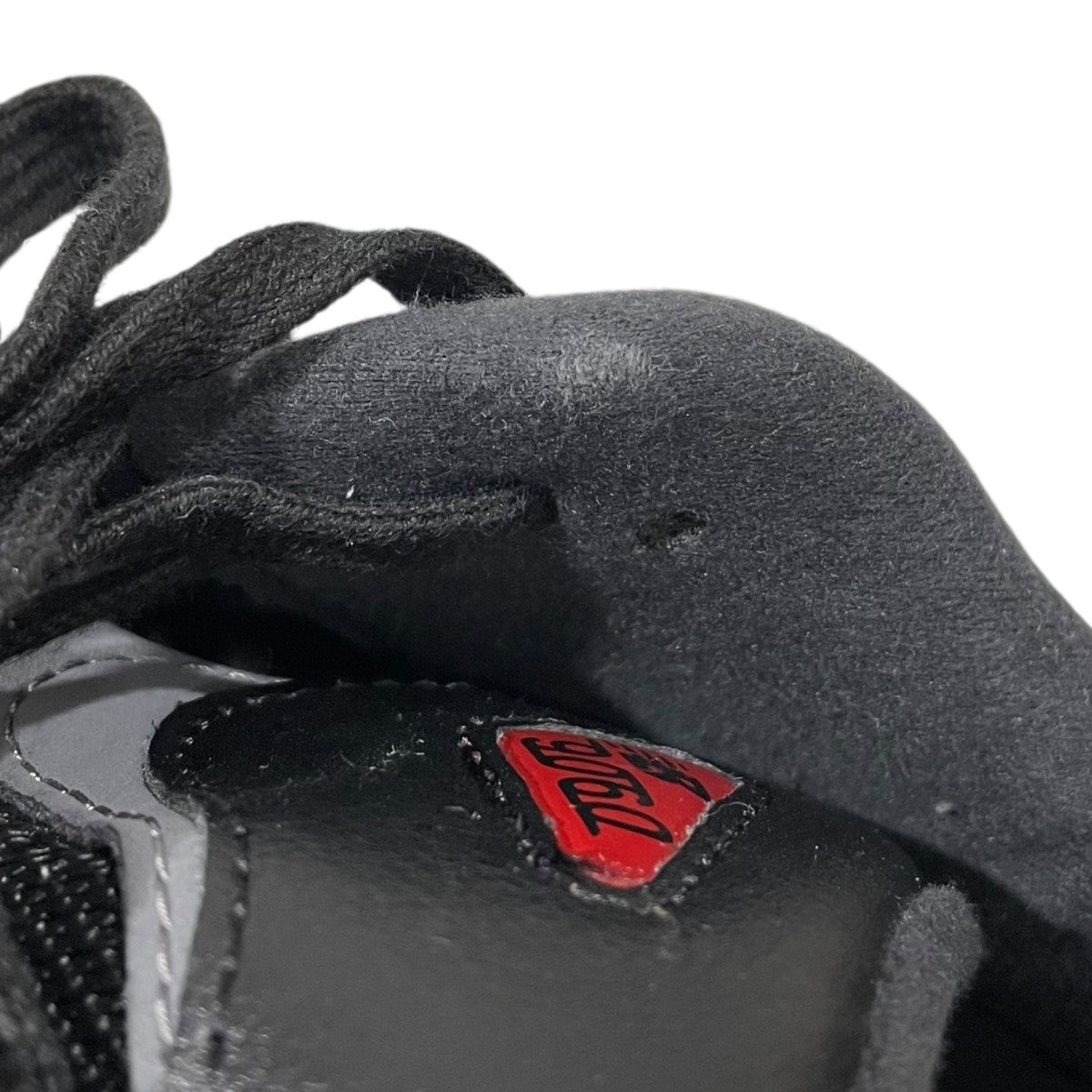 スニーカー U9060BLK