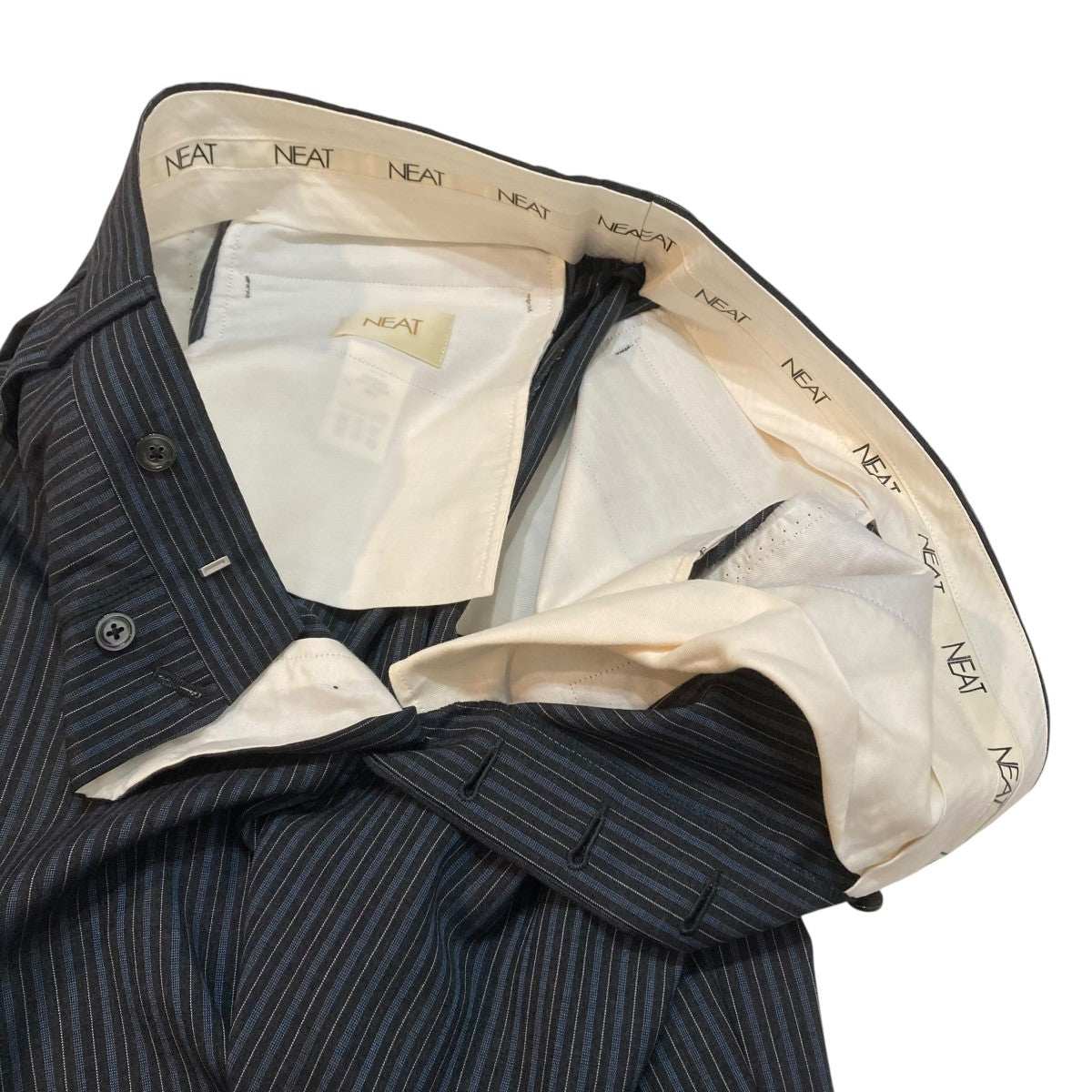 NEAT(ニート) ストライプスラックスパンツ ダークグレー×ブルー サイズ