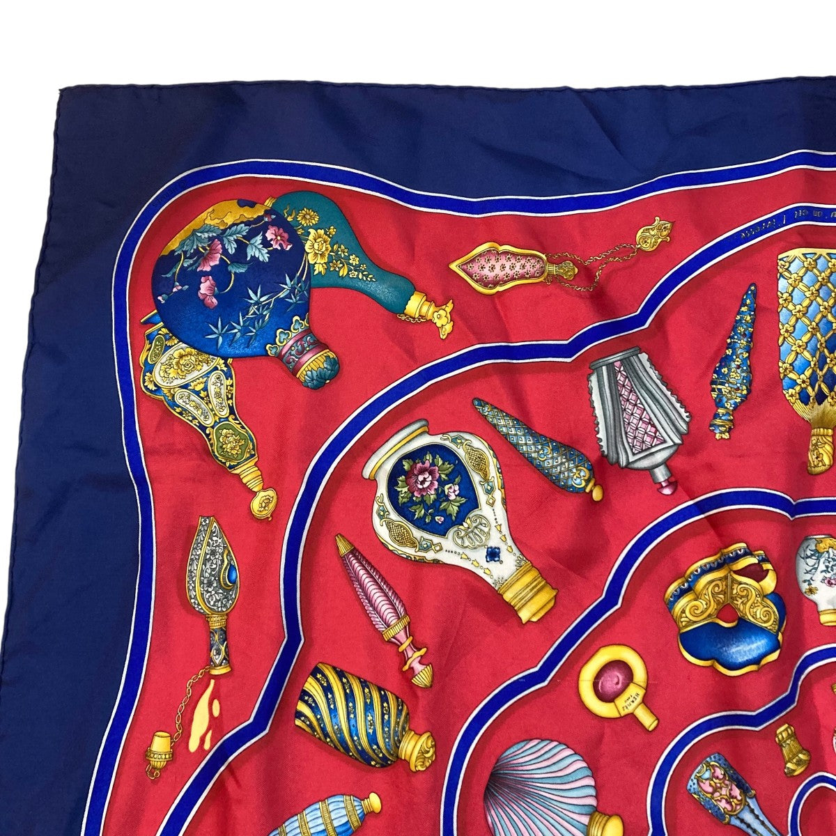 HERMES カレ90 Qu importe le flacon香水瓶プリーツカレ スカーフ 古着・中古-3枚目のアイテム画像