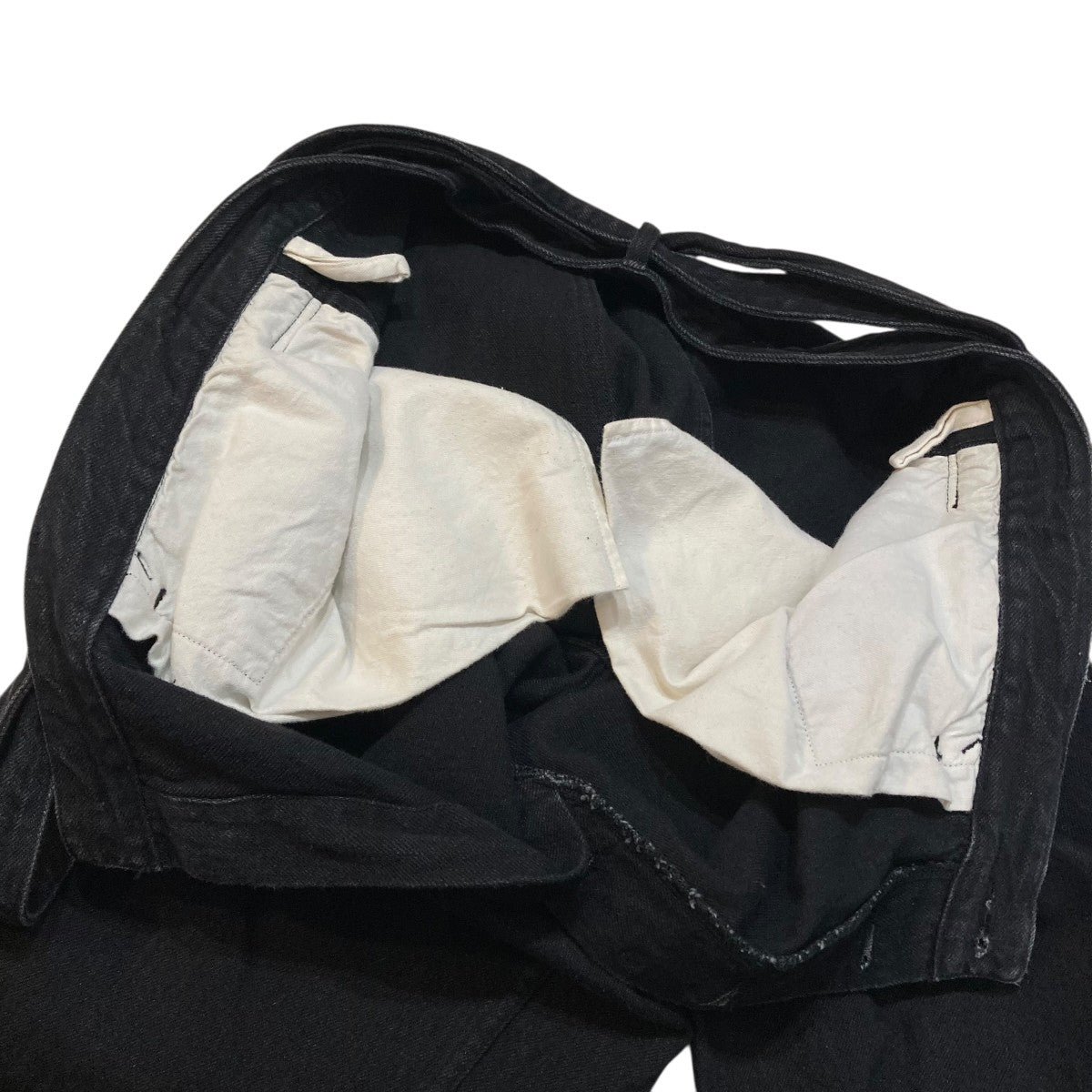 COMOLI(コモリ) ベルテッドデニムパンツ W03-03001 W03-03001 ブラック