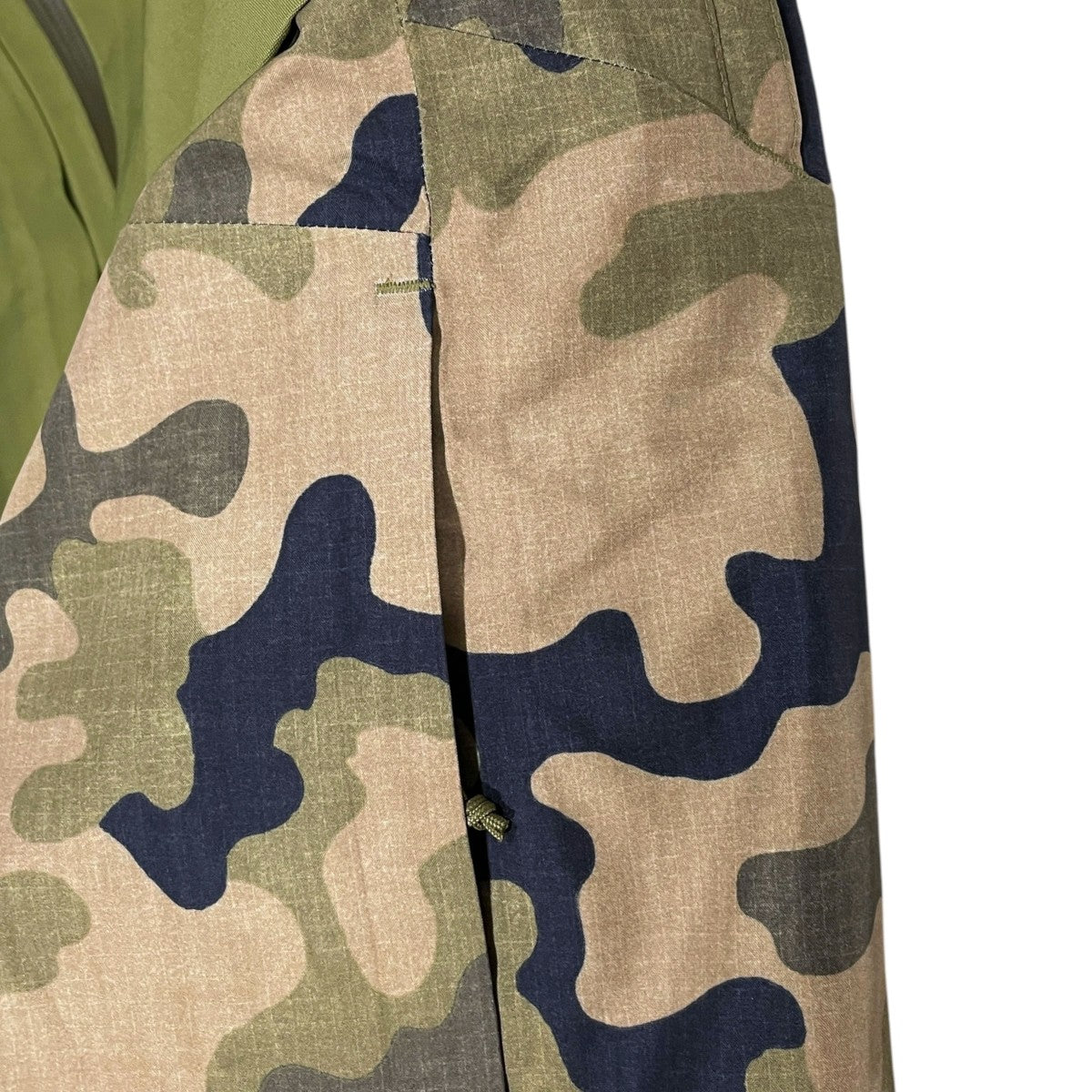 カモフラ柄中綿フーデッドジャケット GORE-TEX 2L Pillowline Jacket ゴアテックスツーレイヤーピローラインジャケット 22813