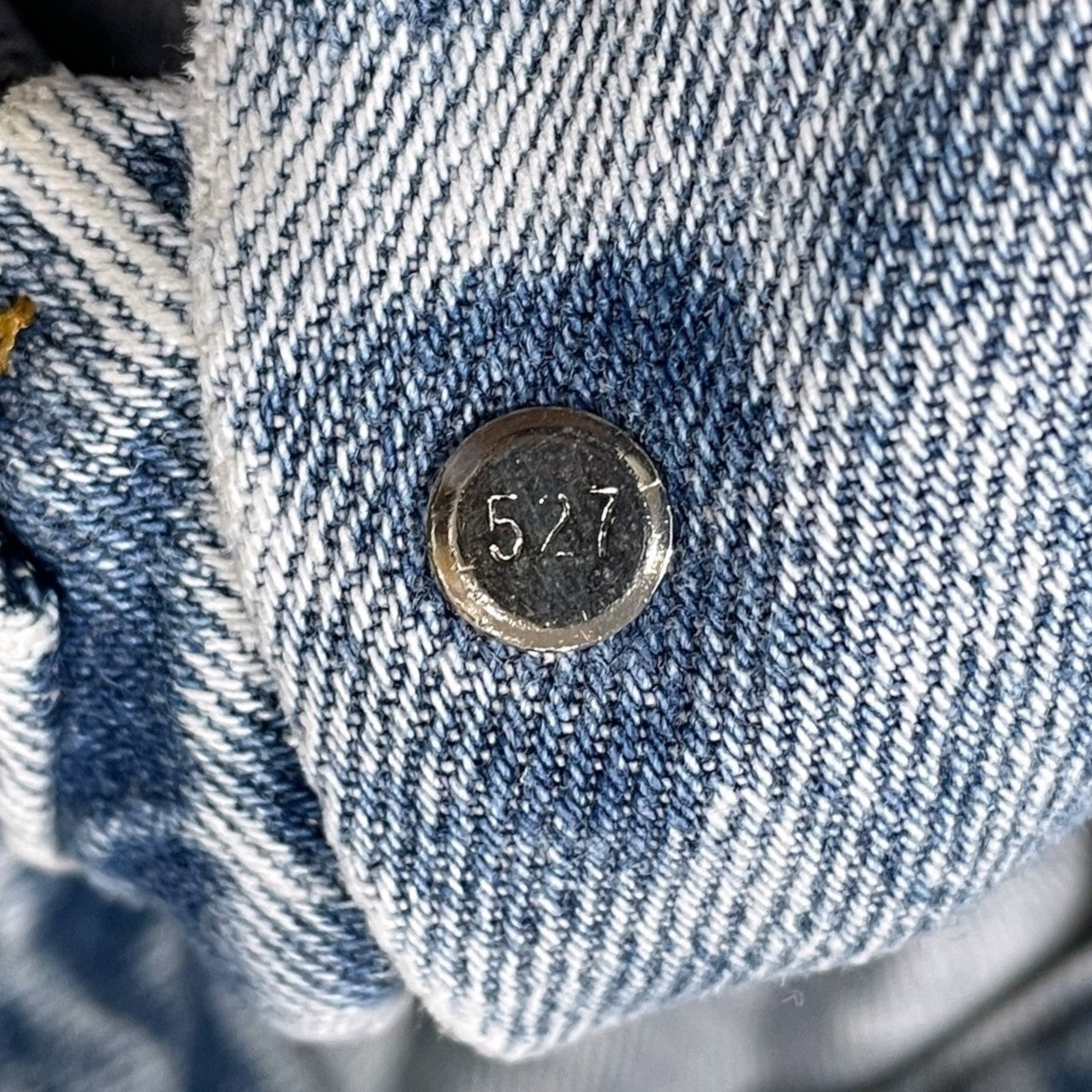 LEVI’S 80〜90s ビッグシルエットケミカルウォッシュデニムジャケット MADE IN USA ボタン裏527 70507-0219 古着・中古-6枚目のアイテム画像