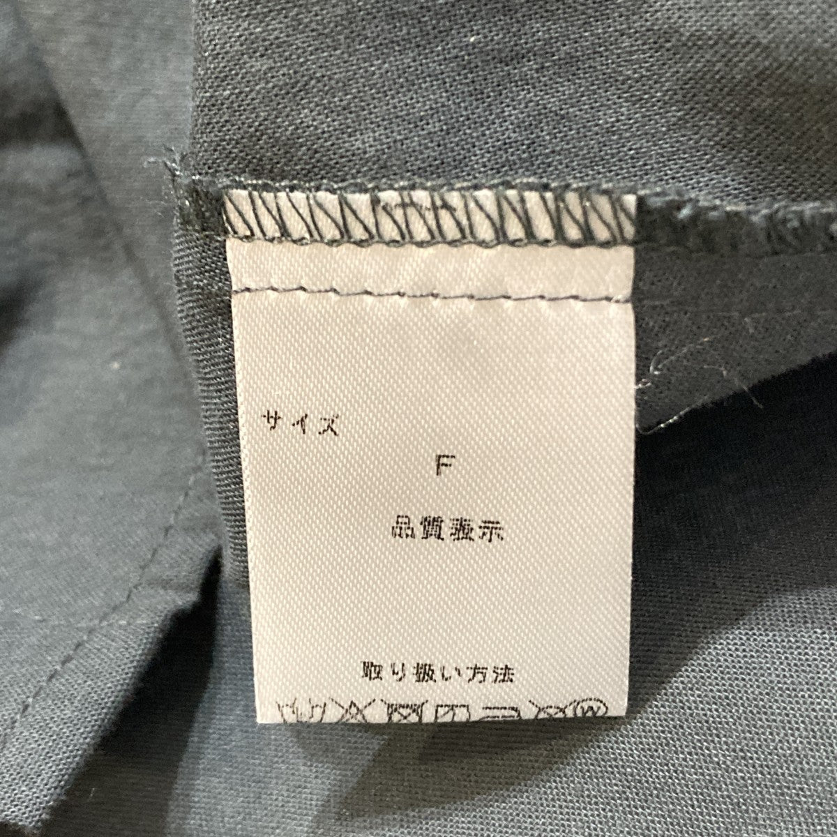ノーカラーシャツ