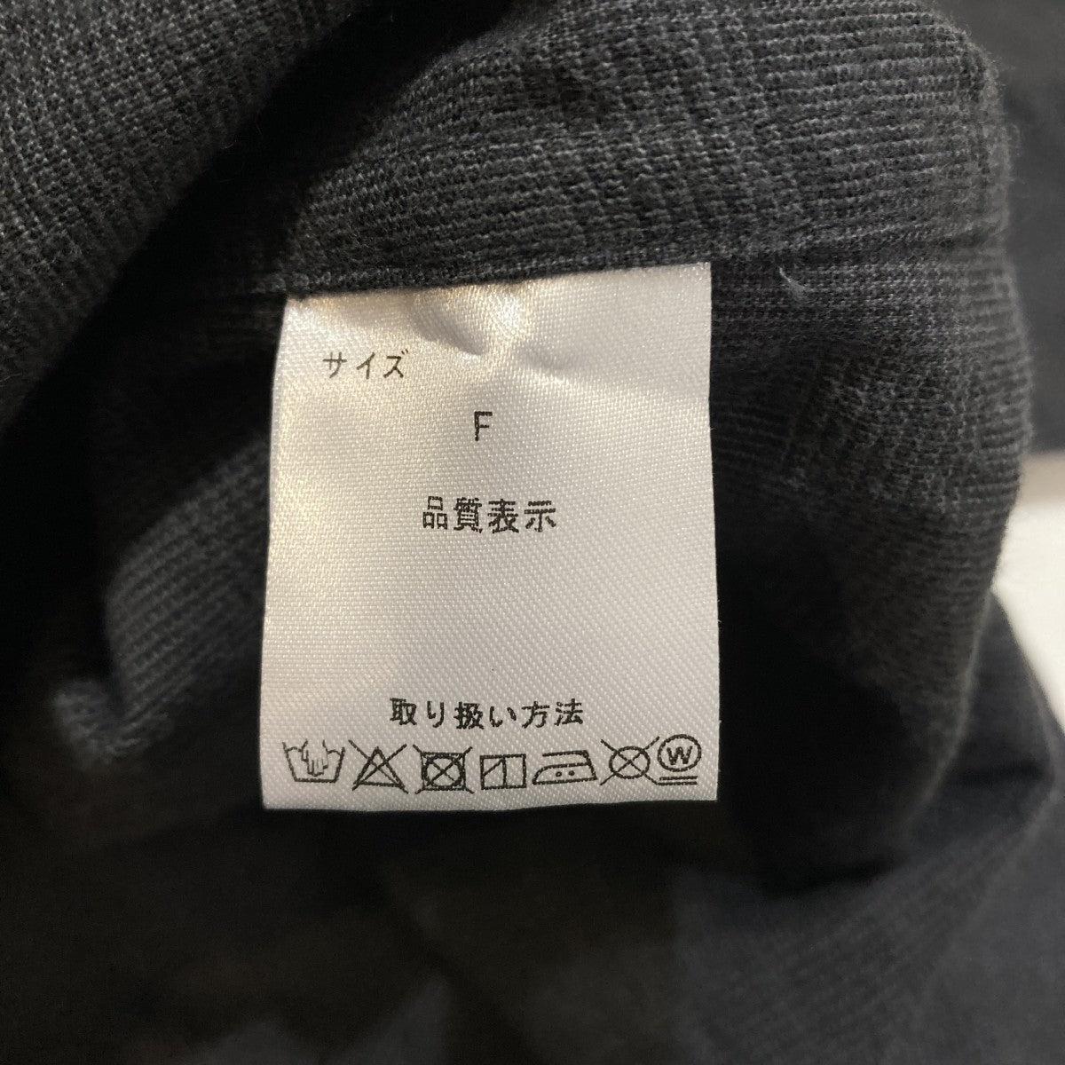 ノーカラーシャツ