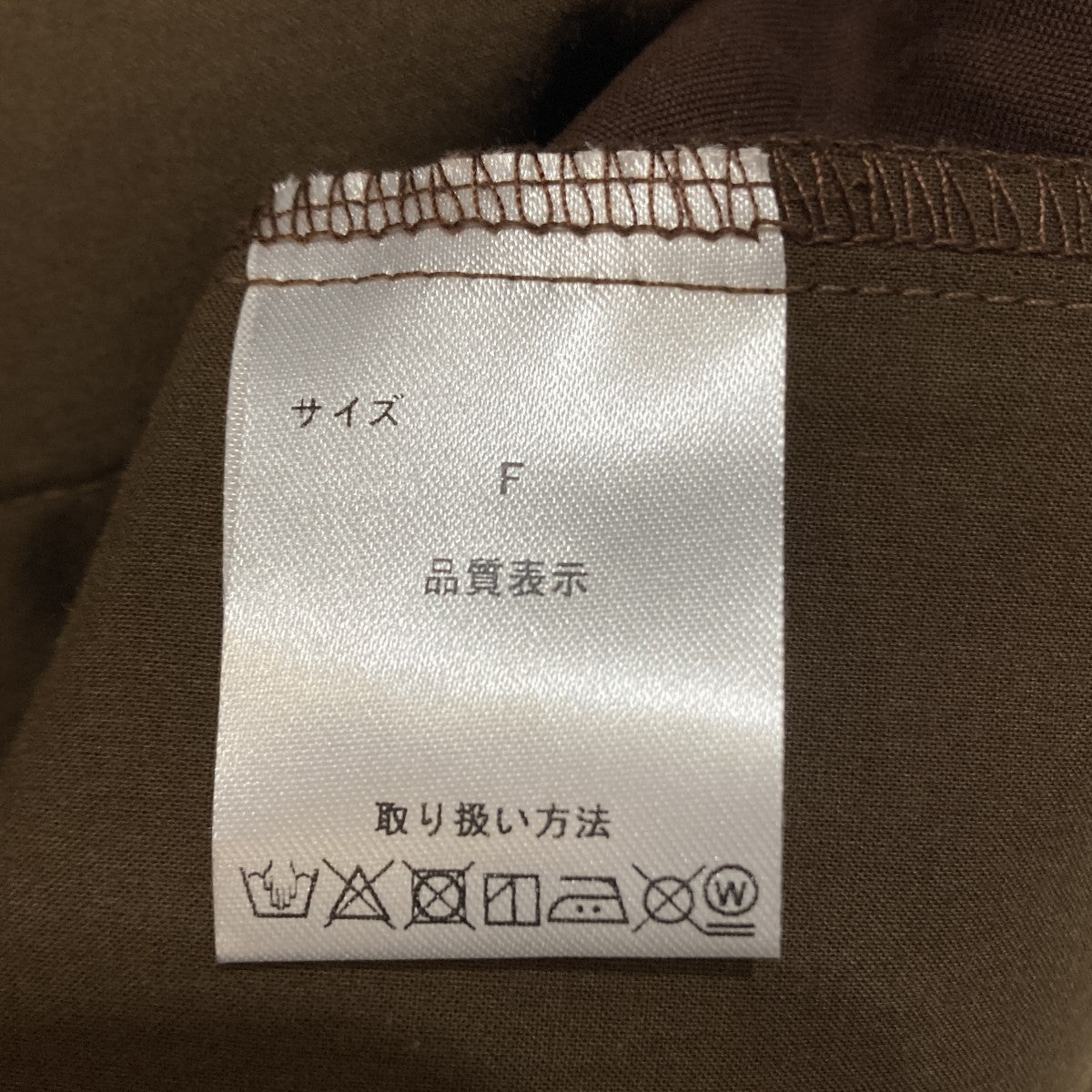 タックパンツ
