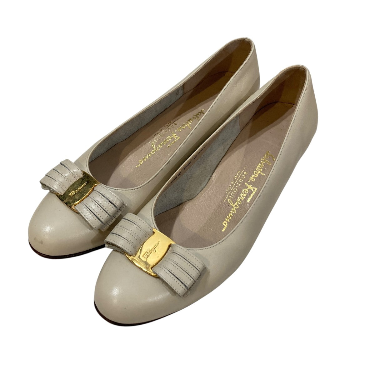 Ferragamo ヴァラ リボンパンプス 古着・中古-1枚目のアイテム画像