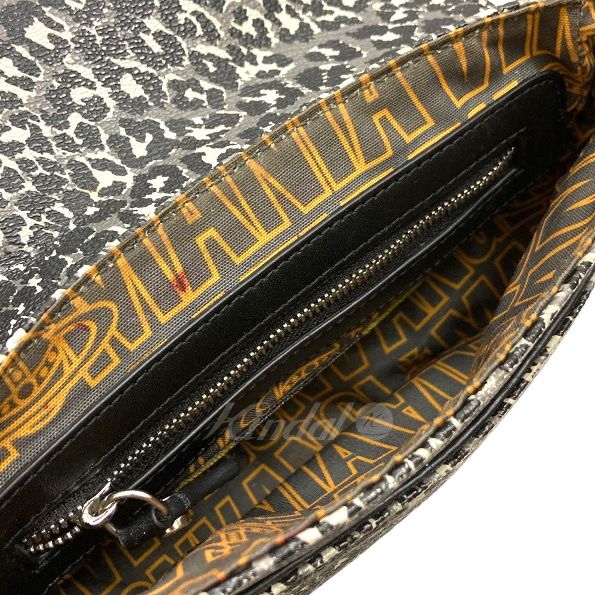 VIVIENNE WESTWOOD ANGLOMANIA(ヴィヴィアン・ウエストウッド アングロマニア) 「SHOULDER BAG  LEOPARD」レオパード柄ショルダーバッグ ブラック×ホワイト｜【公式】カインドオルオンライン ブランド古着・中古通販【kindal】