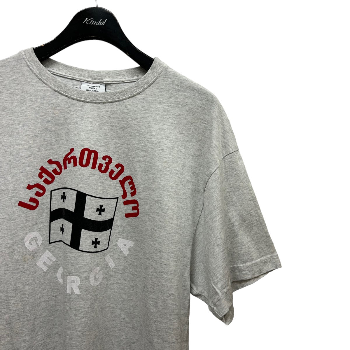 VETEMENTS(ヴェトモン) GEORGIA Flag T-shirtプリントTシャツUSS197069 USS197069 グレー サイズ  XS｜【公式】カインドオルオンライン ブランド古着・中古通販【kindal】